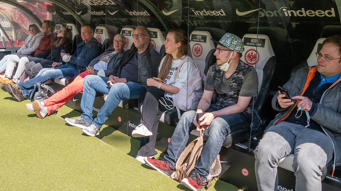 Besuch im Waldstadion: Wo die Ersatzspieler und der Trainer sitzen