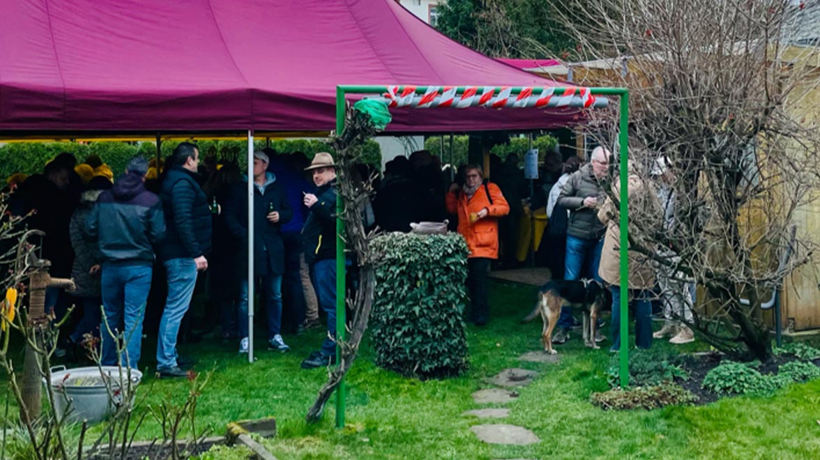 „Schlemmen für den guten Zweck“ im Garten von André Steigerwald 