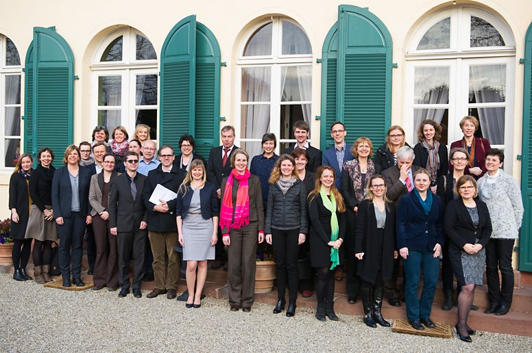 Die Stiftung „Haus der kleinen Forscher“, die Baden-Württemberg Stiftung, die Metzler Stiftung und die Siemens Stiftung.